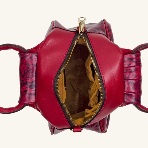 Patricia Nash etched roses collection, Crossbody bag, gorgeous red design, new - Picture 5 of 13